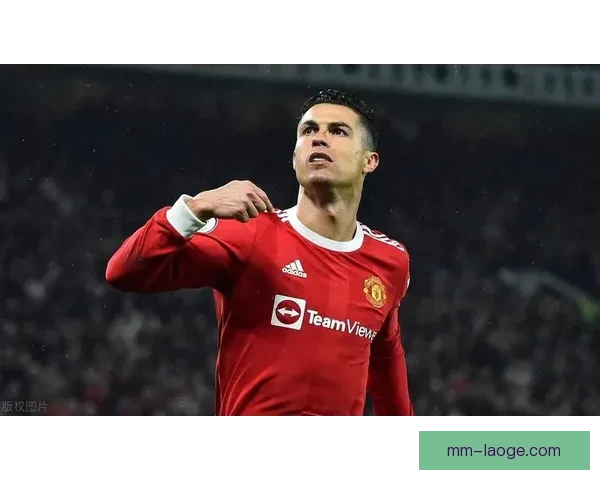 C罗重返曼联再度披上7号战袍球迷热烈期待传奇归来