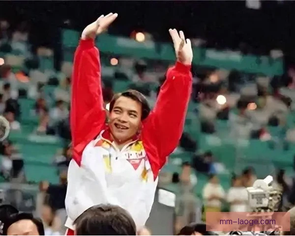李小双单刀推射入网，冷静处理帮助球队锁定胜局